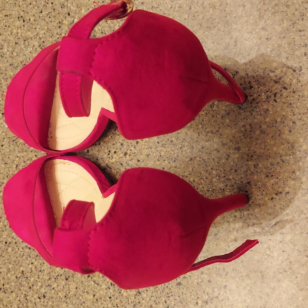 High Heels - Picture 3 of 5